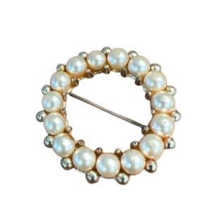 Vintage Faux Pearl Circle Brooch with Gold Tone Setting